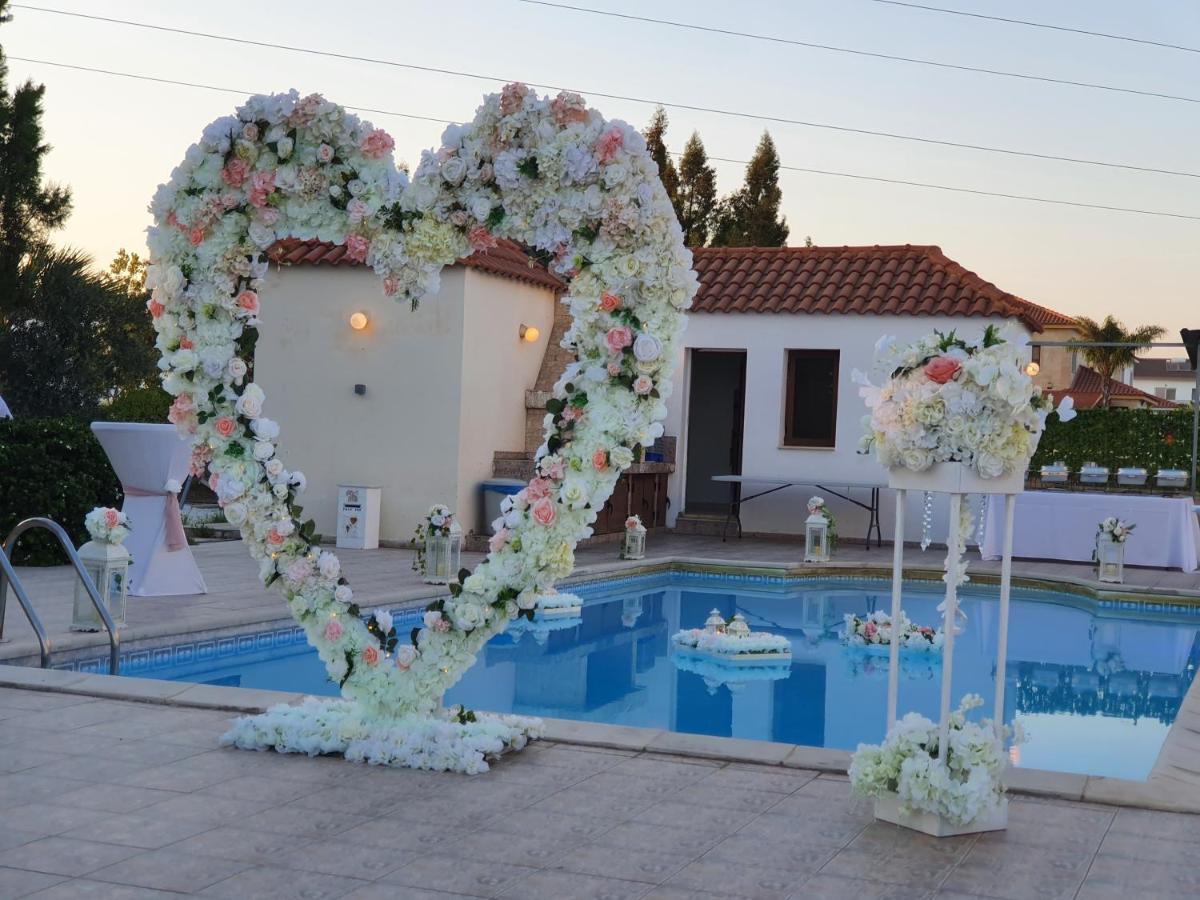 Larnaca Mansion Ideal For 3 Families Or More Exterior photo