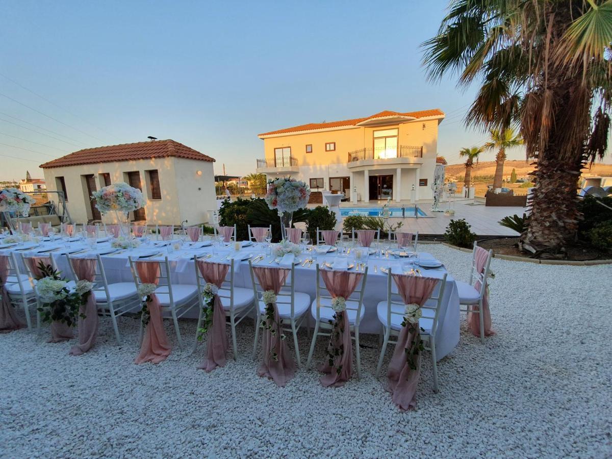 Larnaca Mansion Ideal For 3 Families Or More Exterior photo