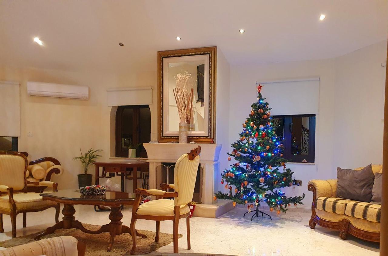 Larnaca Mansion Ideal For 3 Families Or More Exterior photo