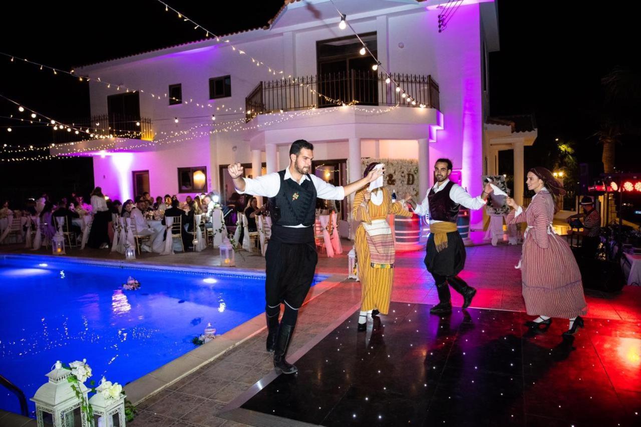 Larnaca Mansion Ideal For 3 Families Or More Exterior photo