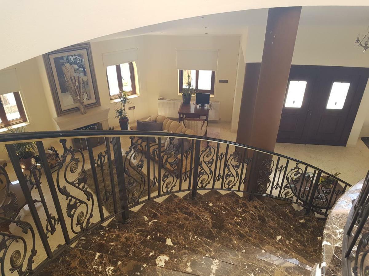 Larnaca Mansion Ideal For 3 Families Or More Exterior photo