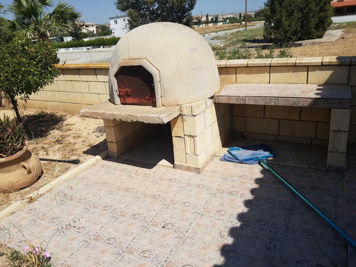 Larnaca Mansion Ideal For 3 Families Or More Exterior photo