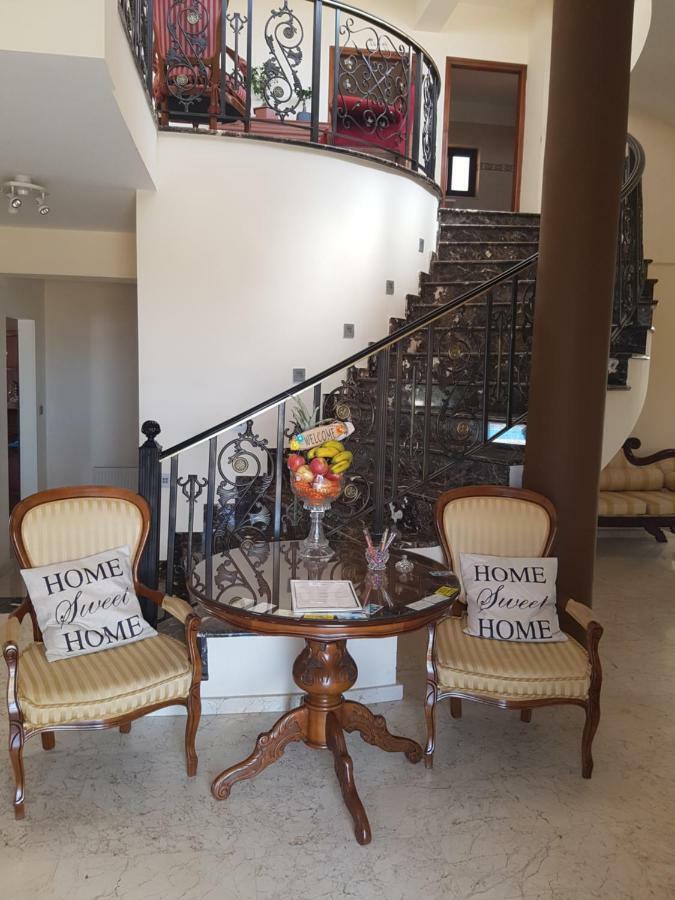 Larnaca Mansion Ideal For 3 Families Or More Exterior photo