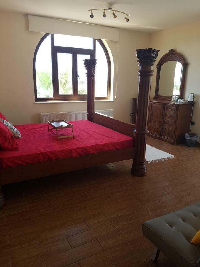 Larnaca Mansion Ideal For 3 Families Or More Exterior photo
