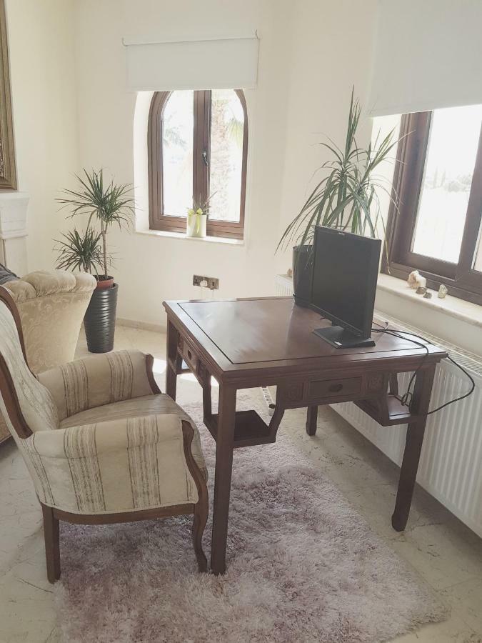 Larnaca Mansion Ideal For 3 Families Or More Exterior photo