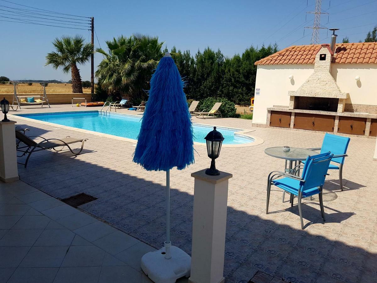 Larnaca Mansion Ideal For 3 Families Or More Exterior photo